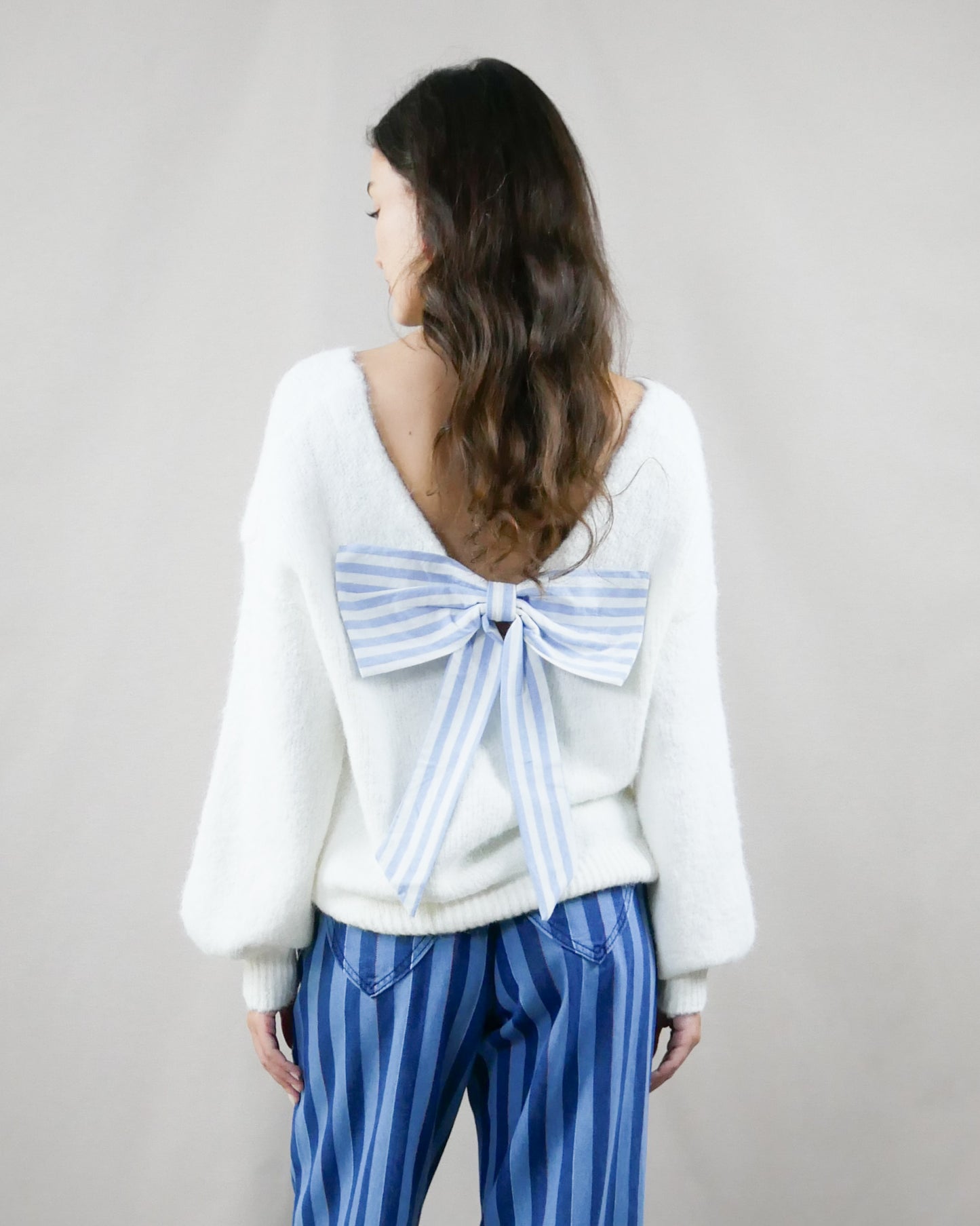 knitted top with bow
