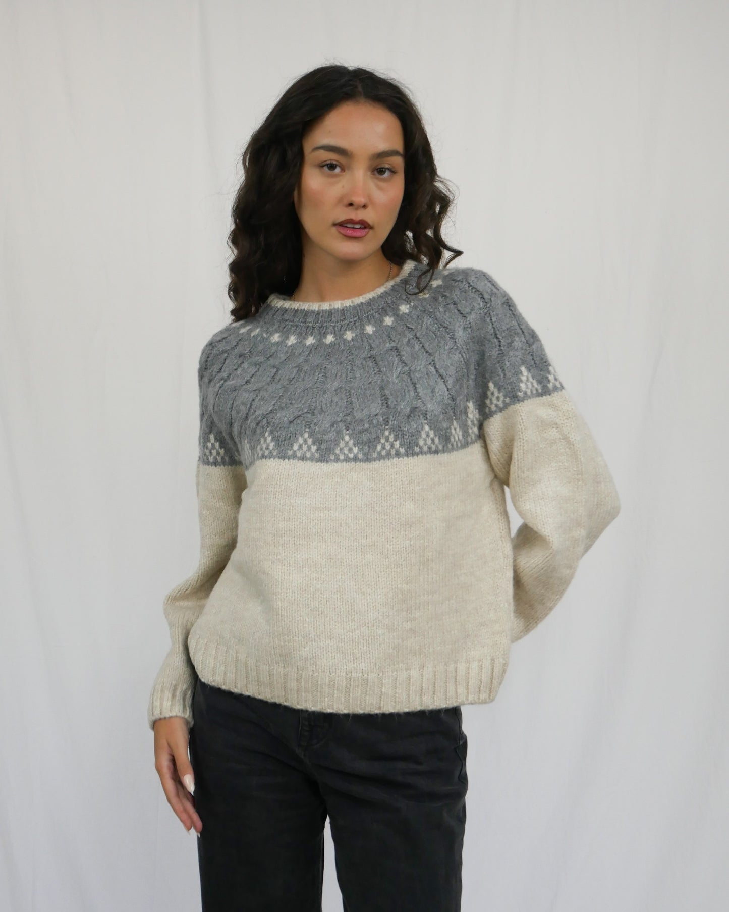 WHITE N GREY KNIT