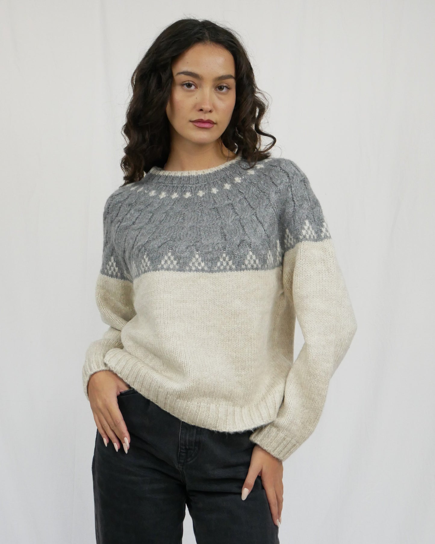 WHITE N GREY KNIT