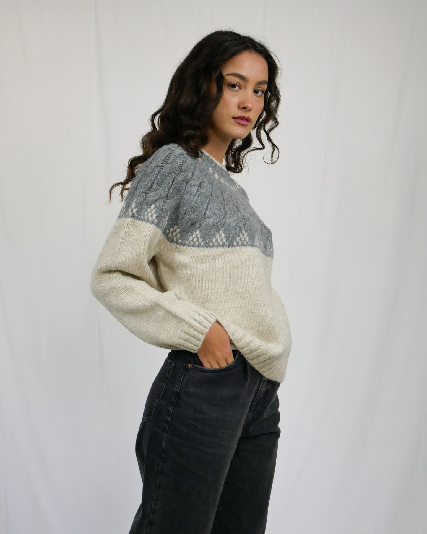 WHITE N GREY KNIT