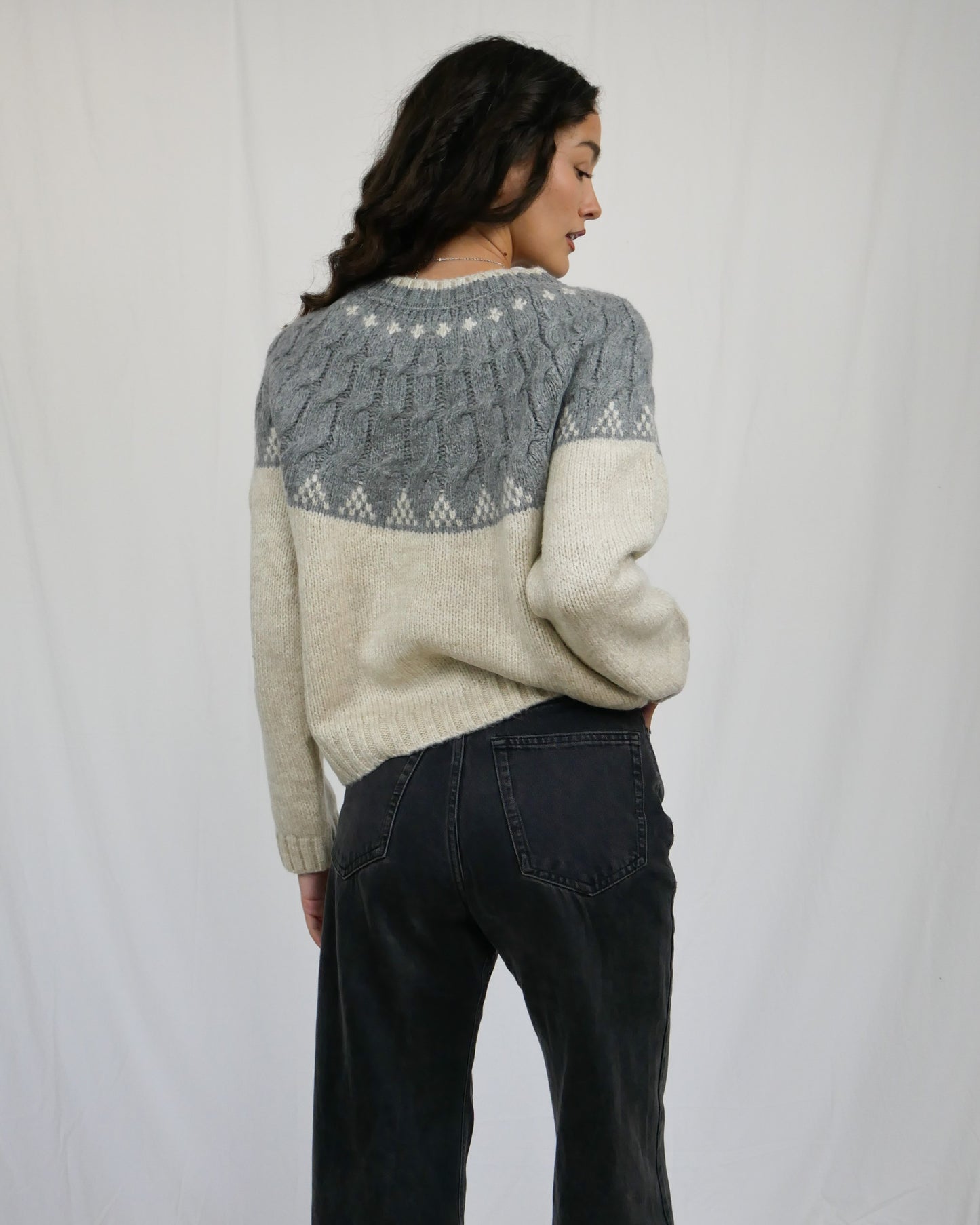 WHITE N GREY KNIT