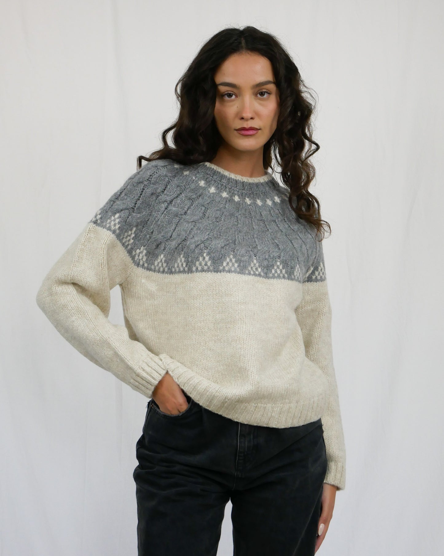 WHITE N GREY KNIT