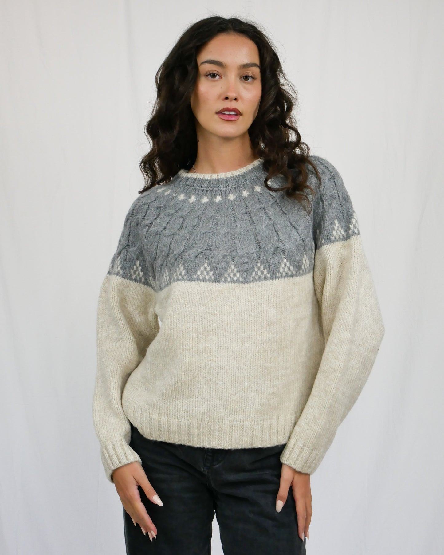 WHITE N GREY KNIT