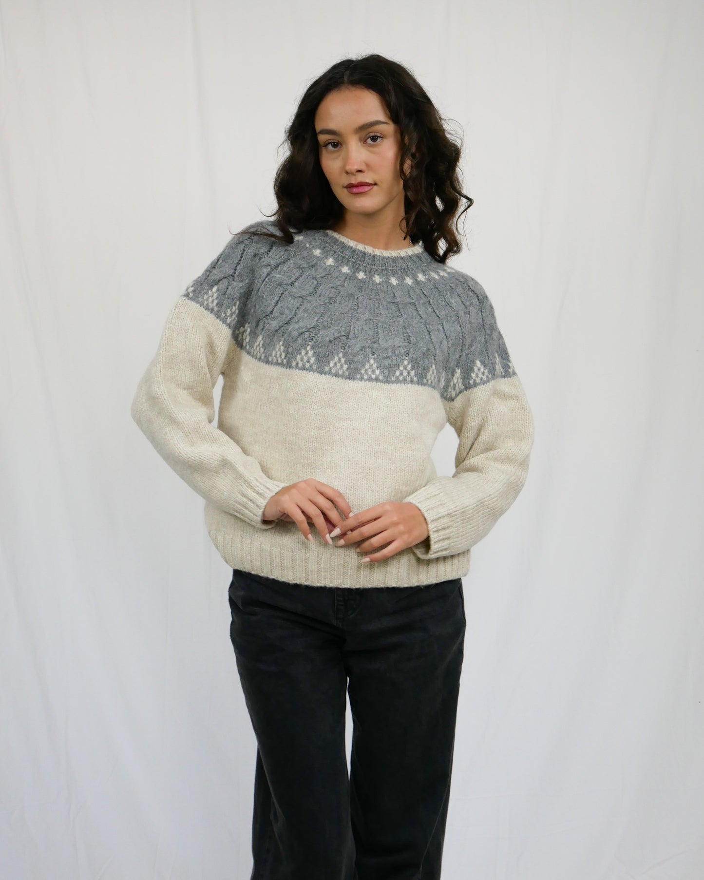 WHITE N GREY KNIT