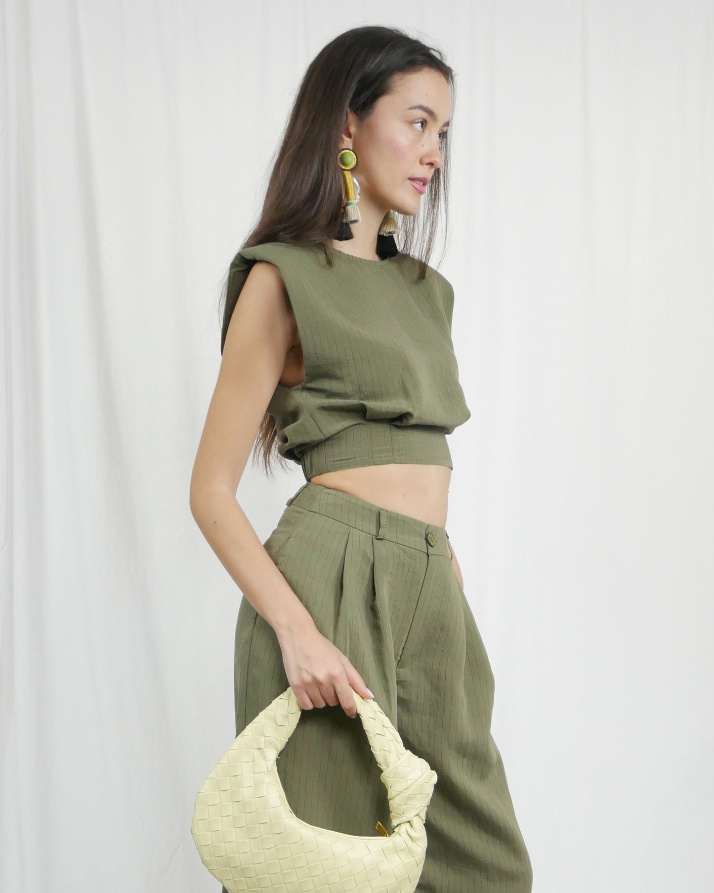 SLEEVELESS CROP TOP