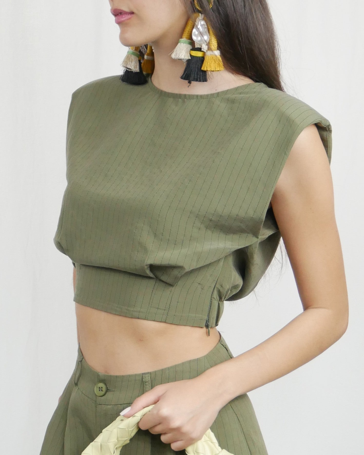SLEEVELESS CROP TOP