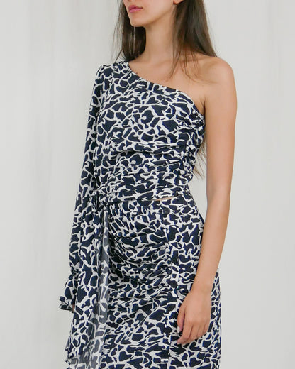 ONE -SHOULDER TOP