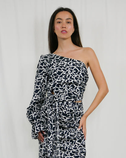 ONE -SHOULDER TOP