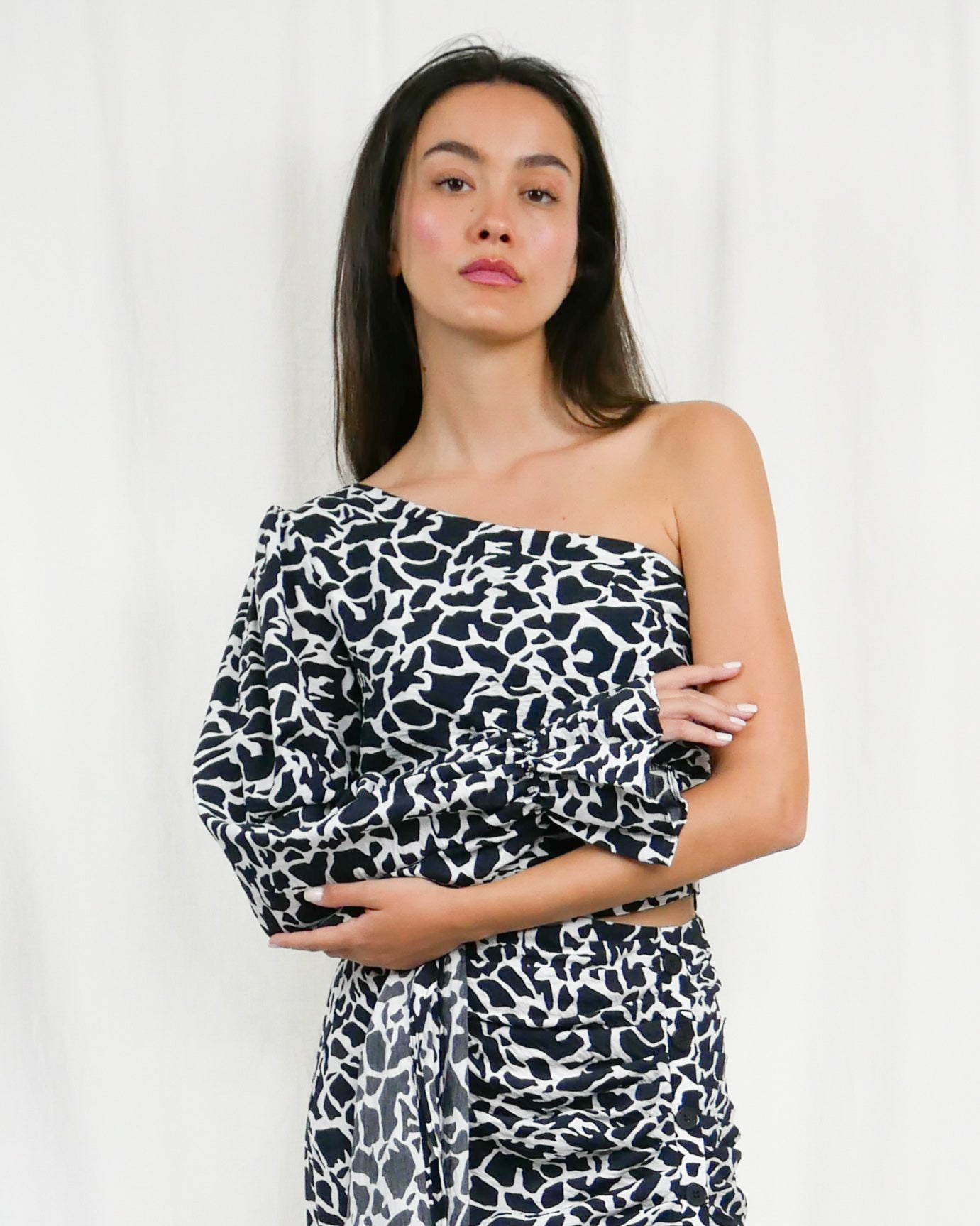 ONE -SHOULDER TOP