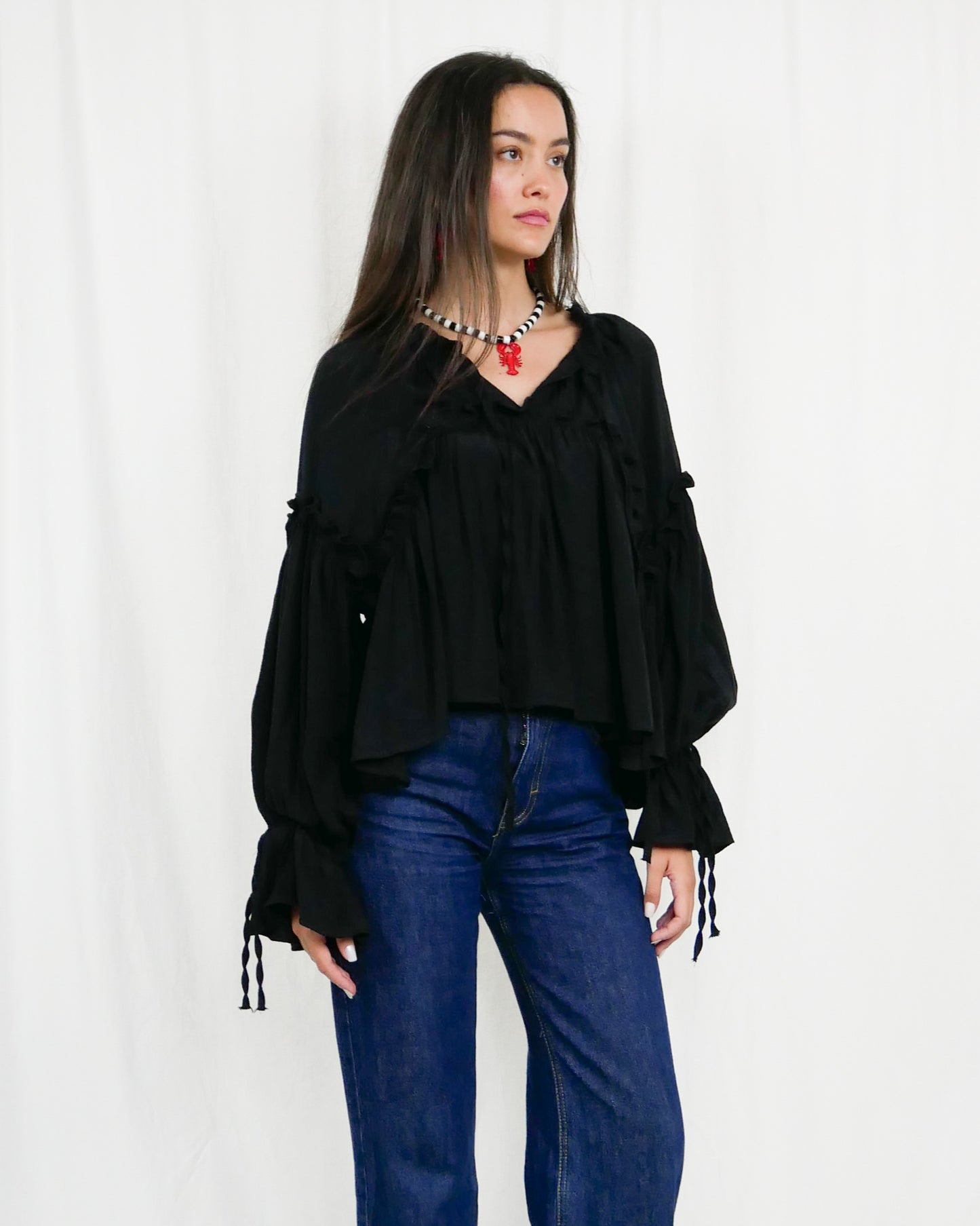 BLACK RELAXED TOP